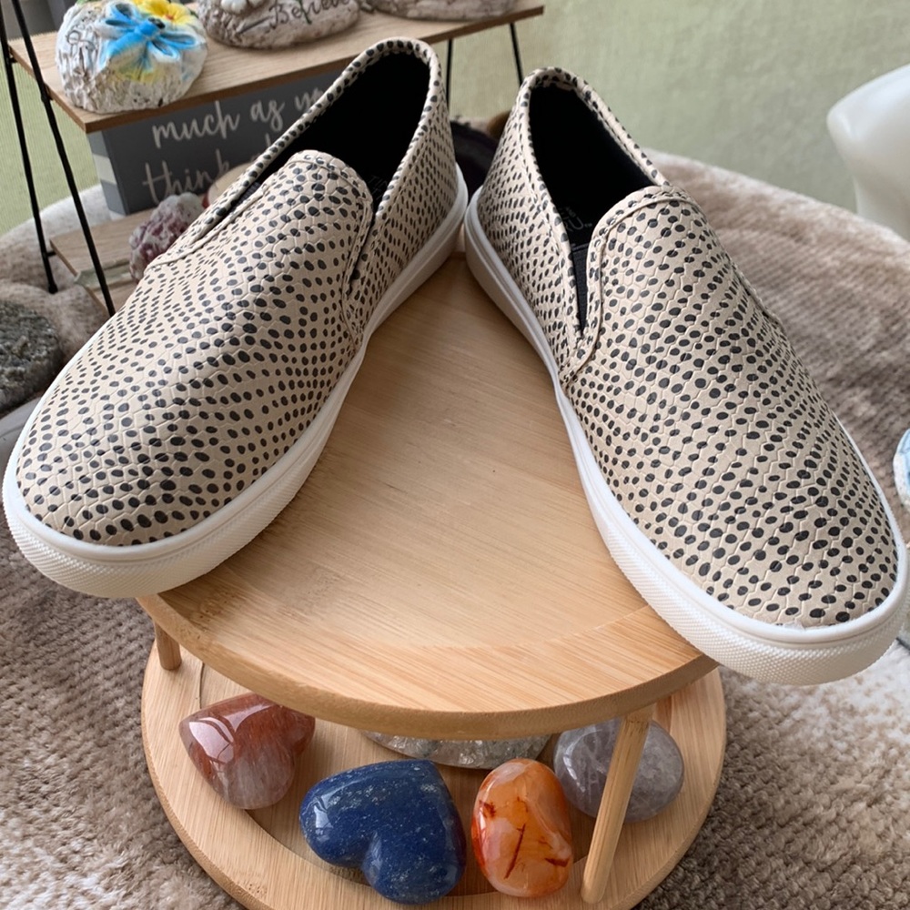 Time and Tru Memory Foam Sneakers